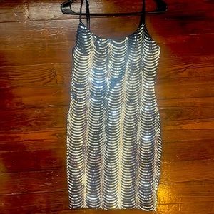 Sequined fitted party dress